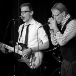 Blues vom Feinsten - mit unserem Lehrer Werner Scholten an der Mundharmonika und Samuel Hübenthal an der Gitarre.