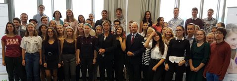 ‚Keeping Up With the Sprachenfamilie‘ – Beim 40. Geburtstag des Bundeswettbewerb Fremdsprachen erreicht Maja Schulte einen dritten Preis